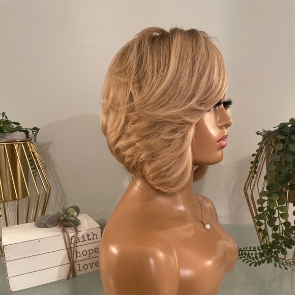 Custom Bob Layered Wig - Picture 2 of 5